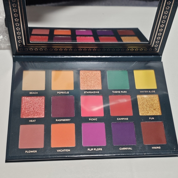 NEW Ace Beaute Nostalgia Eyeshadow Palette - Picture 3 of 5